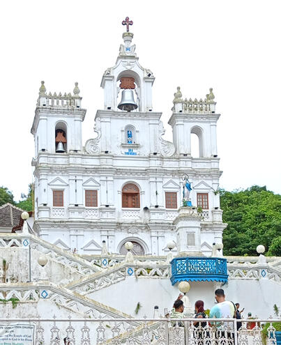 Click here for Sweet Earth Goa Guide Immaculate Conception Church in Panjim, Goa. Historic white church with ornate architecture and broad front steps.